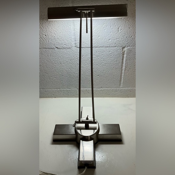 Tensor 17” piano desk, lamp, brush, nickel, full spectrum fully adjustable - Picture 6 of 11